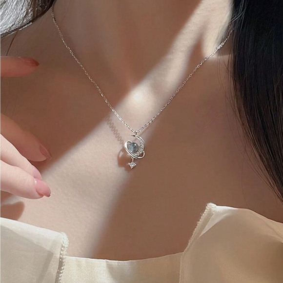 925 Sterling Silver Elegant Curved Moon Star Moonstone Pendant Necklace - Picture 9 of 9